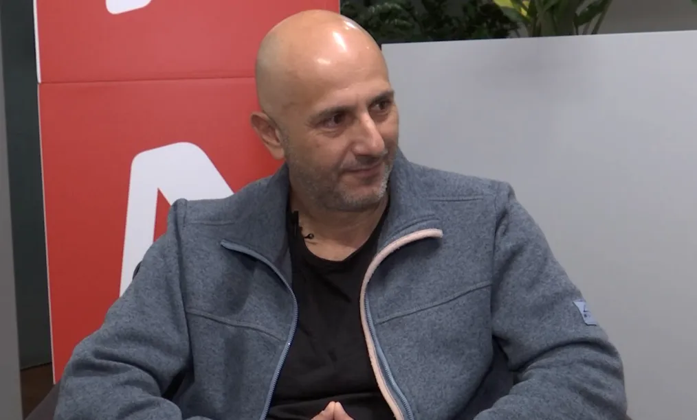 &Omicron; &mu;&epsilon;&gamma;ά&lambda;&omicron;&sigmaf; &gamma;&rho;ί&phi;&omicron;&sigmaf; &tau;&eta;&sigmaf; &Alpha;&kappa;&rho;&omicron;&delta;&epsilon;&xi;&iota;ά&sigmaf;