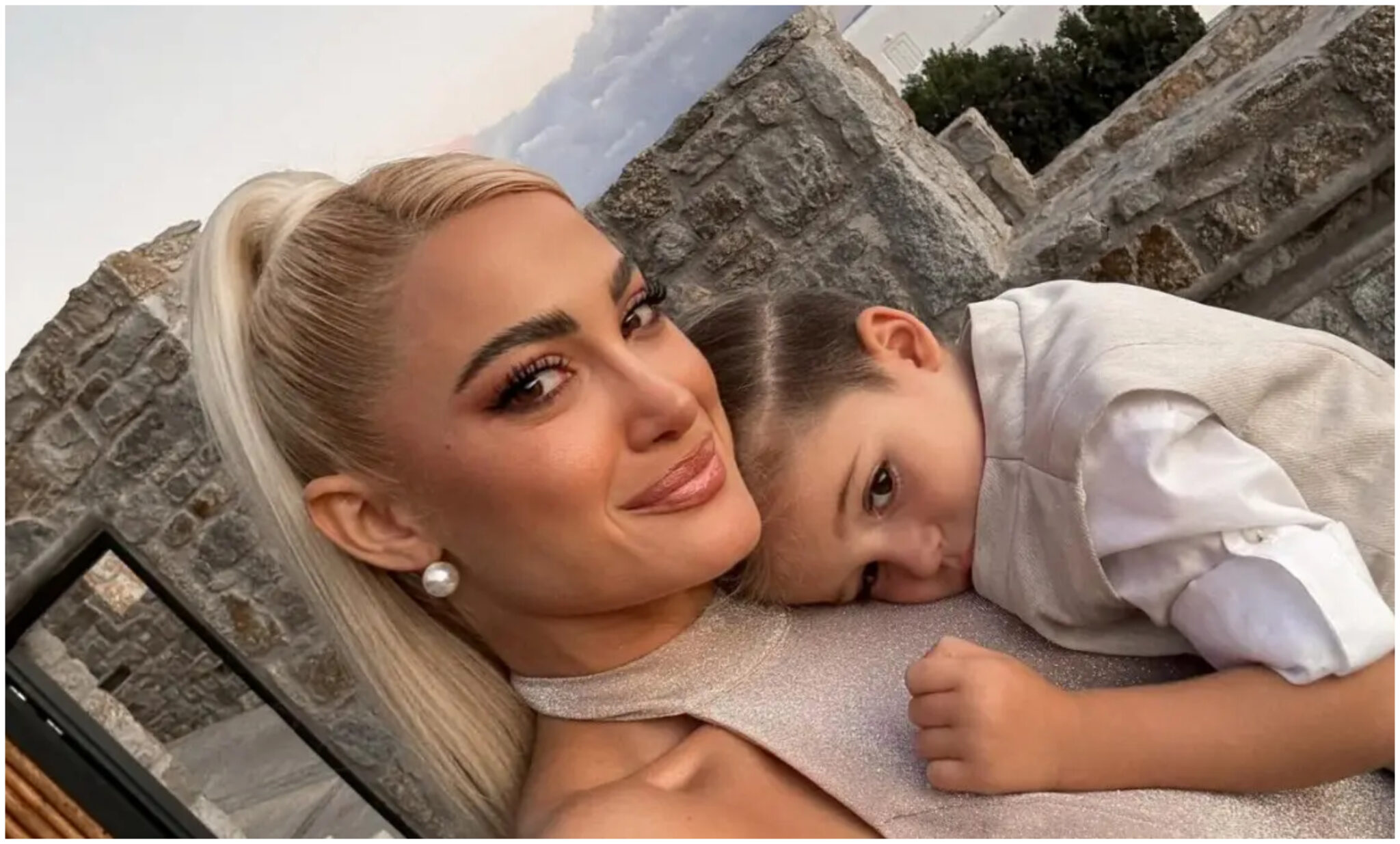 Ιωάννα Τούνη: Πέταξε χαρταετό μαζί με τον μικρό Πάρη (ΒΙΝΤΕΟ)