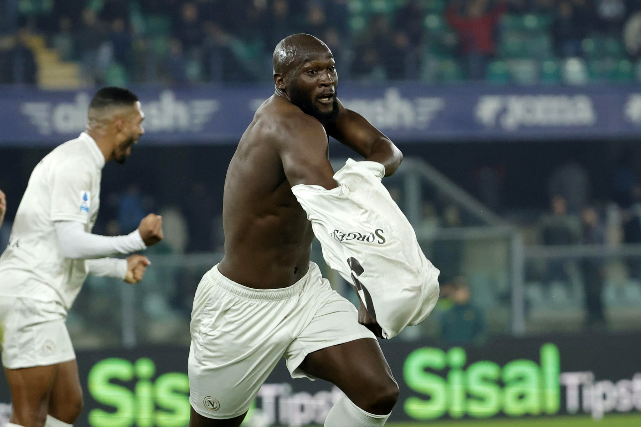 Ο Λουκάκου σκόραρε μετά από 281 μέρες και χάρισε νίκη με «buzzer beater» στη Νάπολι