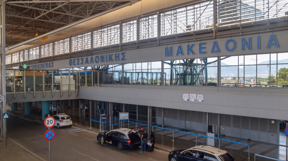 Χάος σε πτήση για Θεσσαλονίκη: Μεθυσμένος επιβάτης έβριζε και πετούσε μπουκάλια με νερό στο πλήρωμα