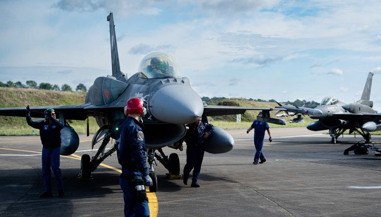 Φωτογράφιζε απόρρητα έγγραφα και τα έστελνε στην Κίνα: Πώς δρούσε ο Έλληνας σμήναρχος – κατάσκοπος