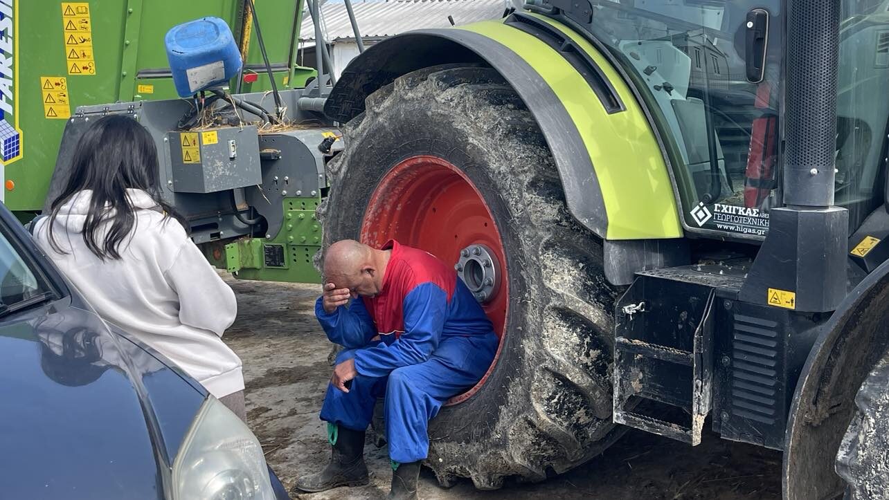 Σ’ αυτά τα τηλέφωνα μπορούν να καλούν όσοι κτηνοτρόφοι χρειάζονται ψυχολογική βοήθεια
