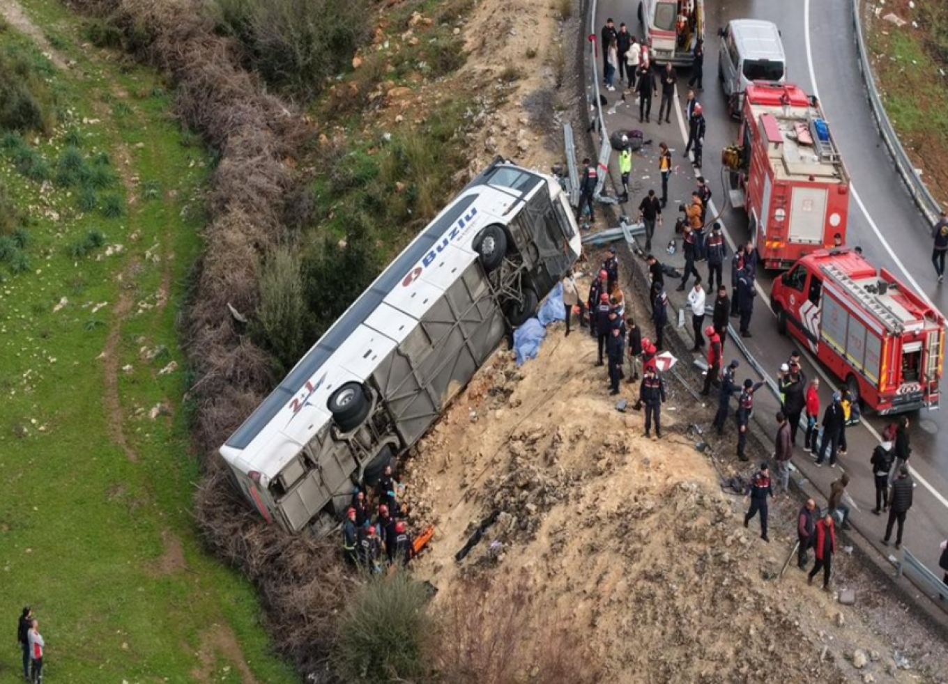 Πολύνεκρο τροχαίο δυστύχημα στην Αττάλεια, λεωφορείο ανατράπηκε σε χαντάκι (ΒΙΝΤΕΟ)