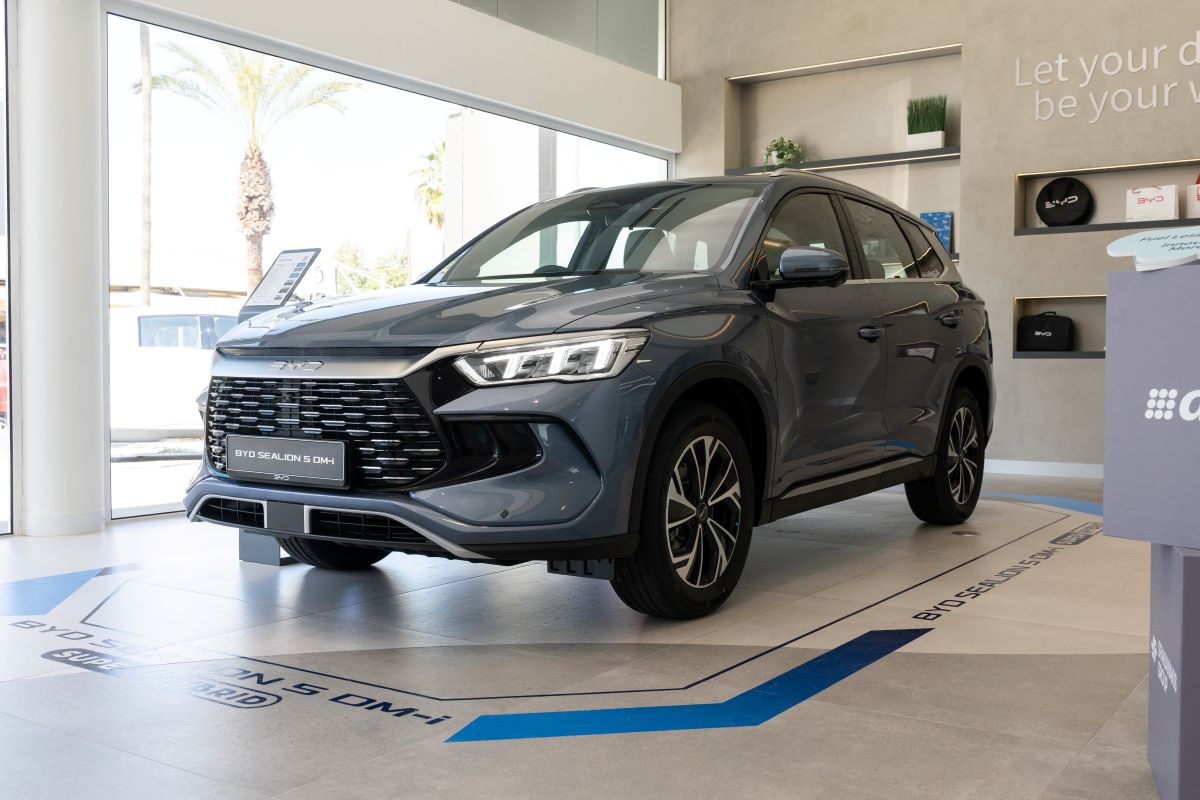 Πάτησε στην Κύπρο το νέο BYD SEALION 5 DM-i