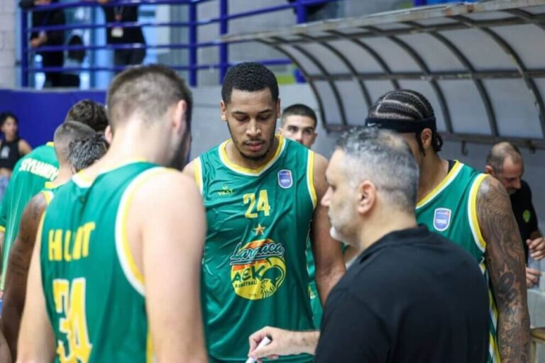 Νίκησε τον Απόλλωνα και παρέμεινε «αλάνθαστη» η ΑΕΚ