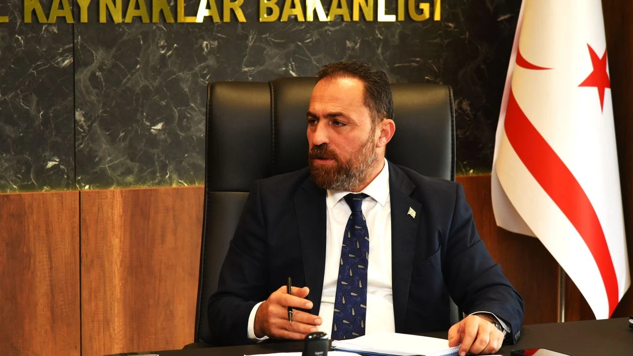 «Απέκρυψαν την ασθένεια επί ένα χρόνο»: Τι ισχυρίζεται ο Τσαβούς για τον αφθώδη πυρετό στις ελεύθερες περιοχές