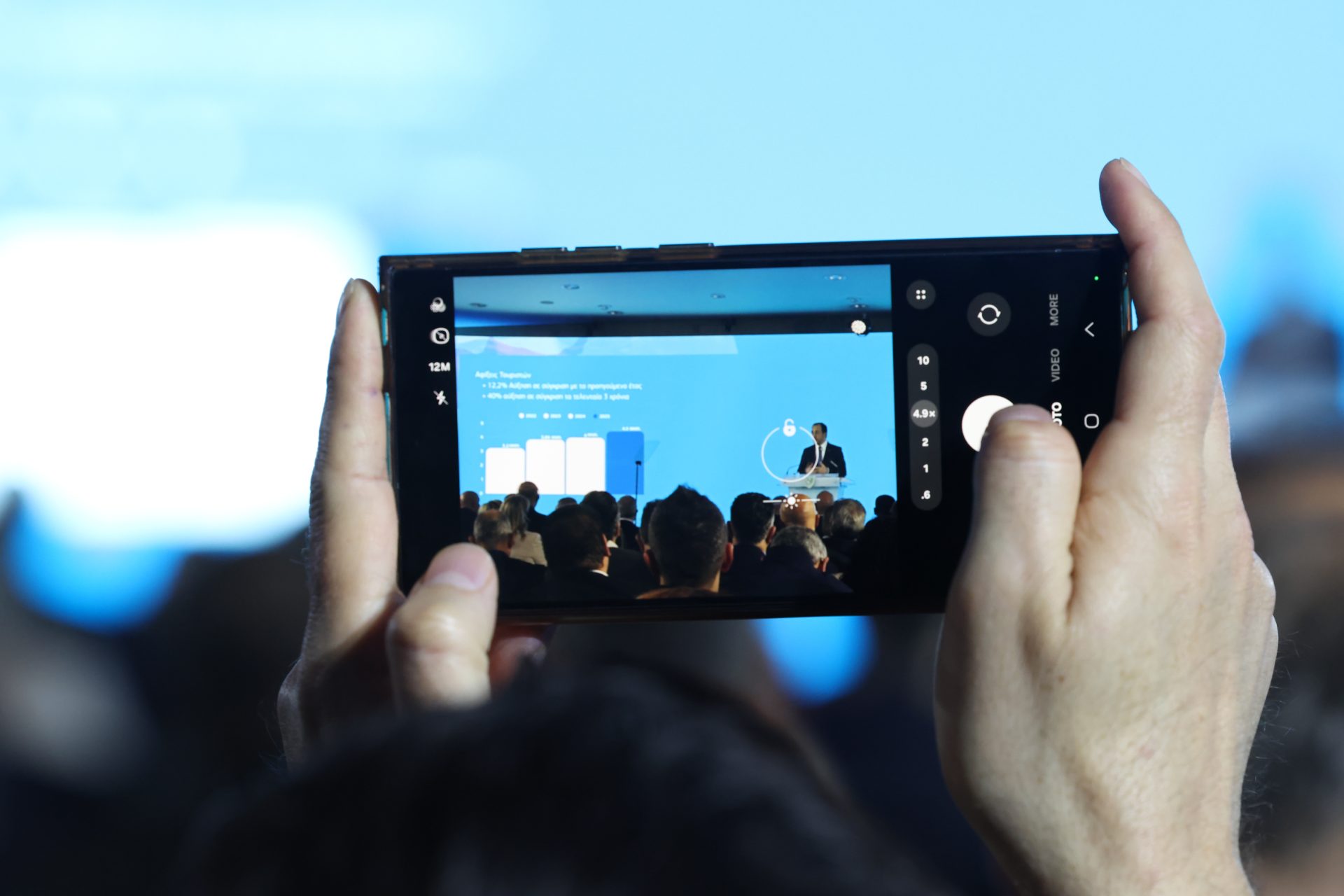 Αποκομμένος από την κοινωνία