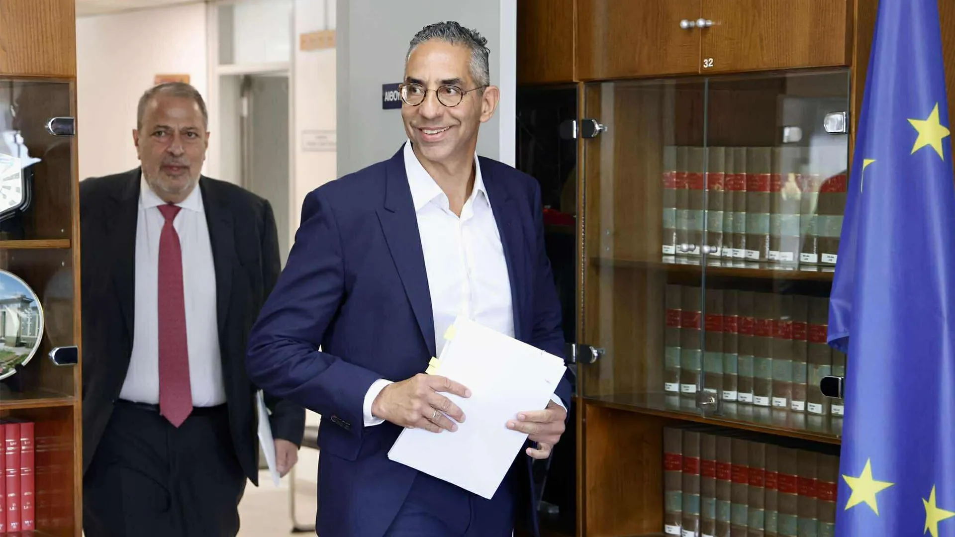 Η διάβρωση ενός θεσμού