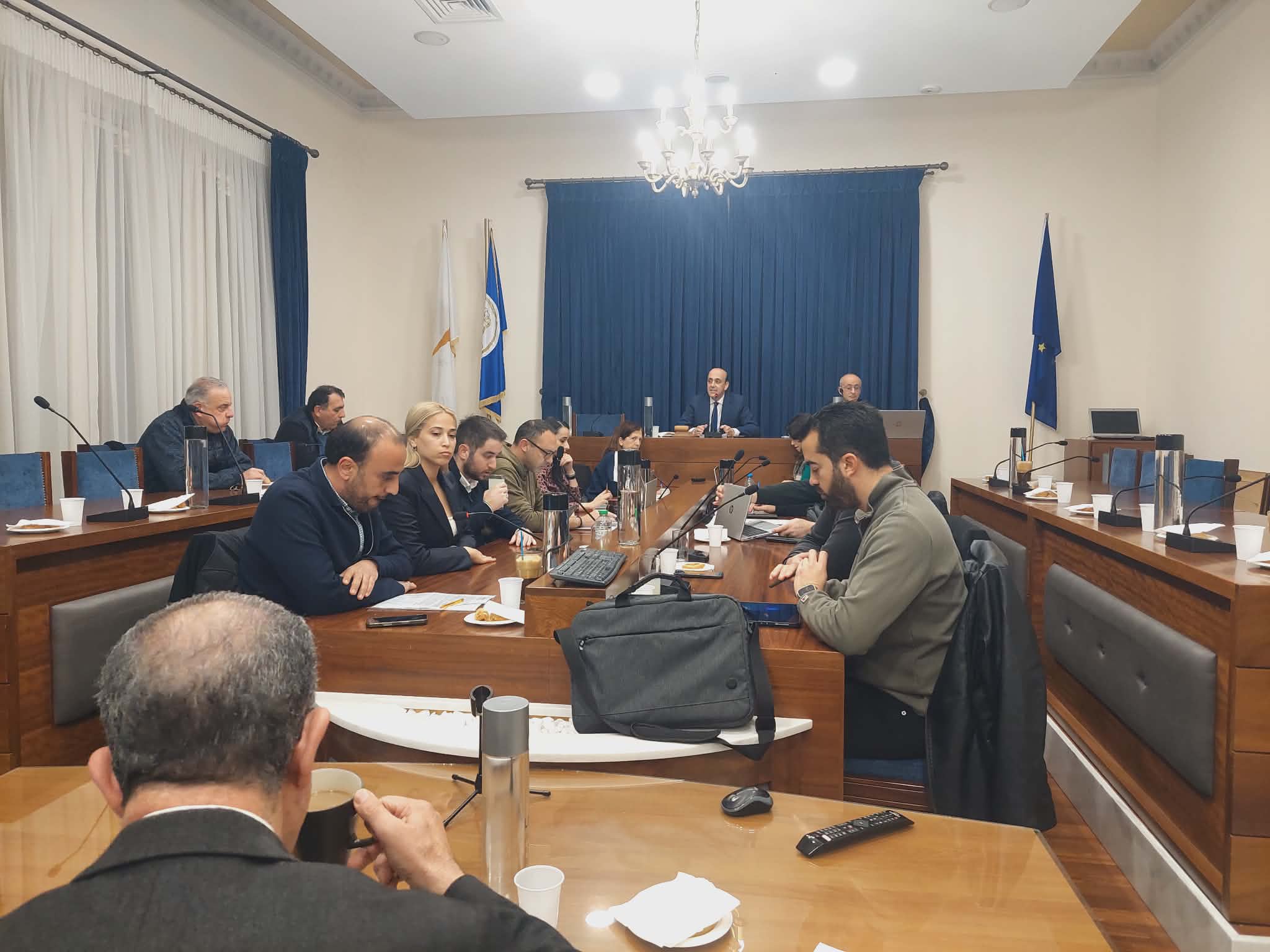 «Για να έχουμε νηφάλιο κλίμα»: Η στιγμή που ο Φαίδωνας ανακοινώνει κεκλεισμένων των θυρών συνεδρίαση του Δημοτικού Συμβουλίου