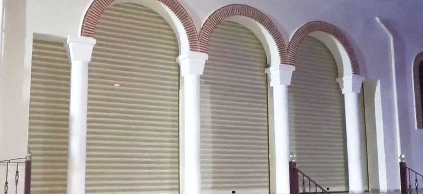 Ιερέας στον Κορυδαλλό έβαλε… ρολά σε εκκλησία μετά από διάρρηξη