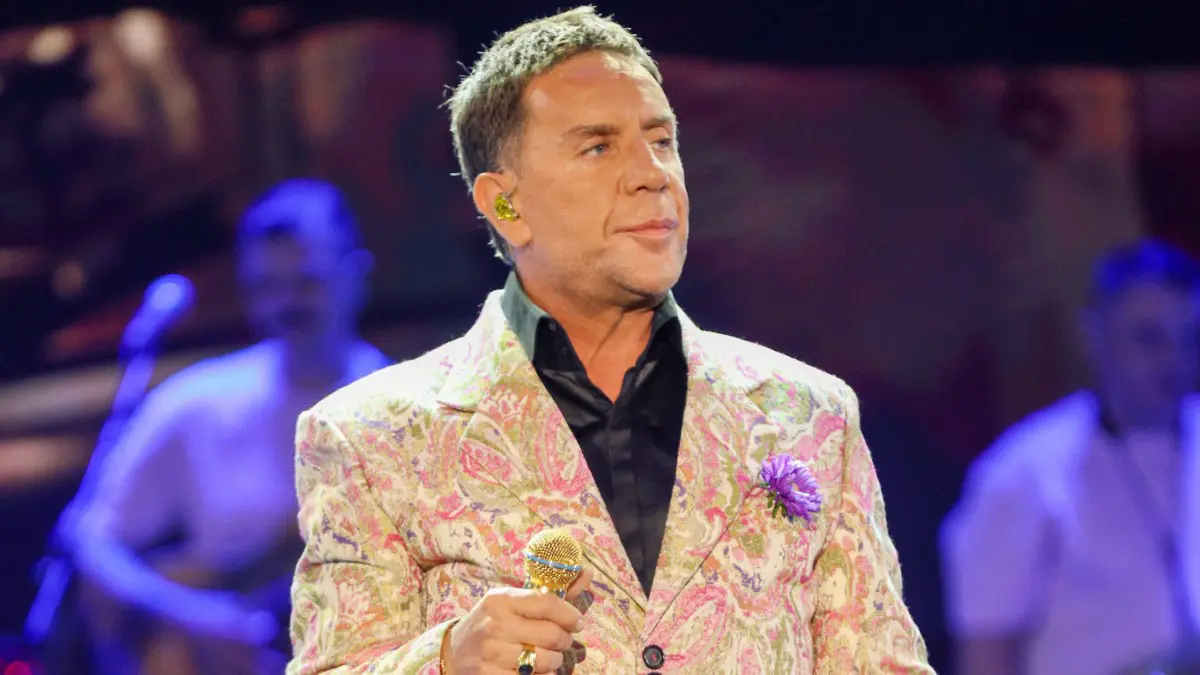 Μαζωνάκης: Έχει βάλει προστασία έξω από το δωμάτιό του – Kαμία επαφή με την οικογένεια του