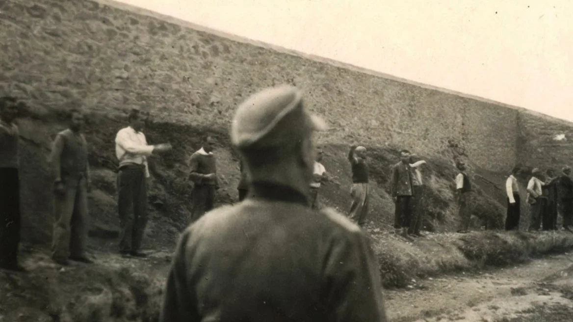 Φωτογραφικά ντοκουμέντα των εκτελέσεων στην Καισαριανή: Εμπειρογνώμονες στην Γάνθη για διασταύρωση της γνησιότητάς τους