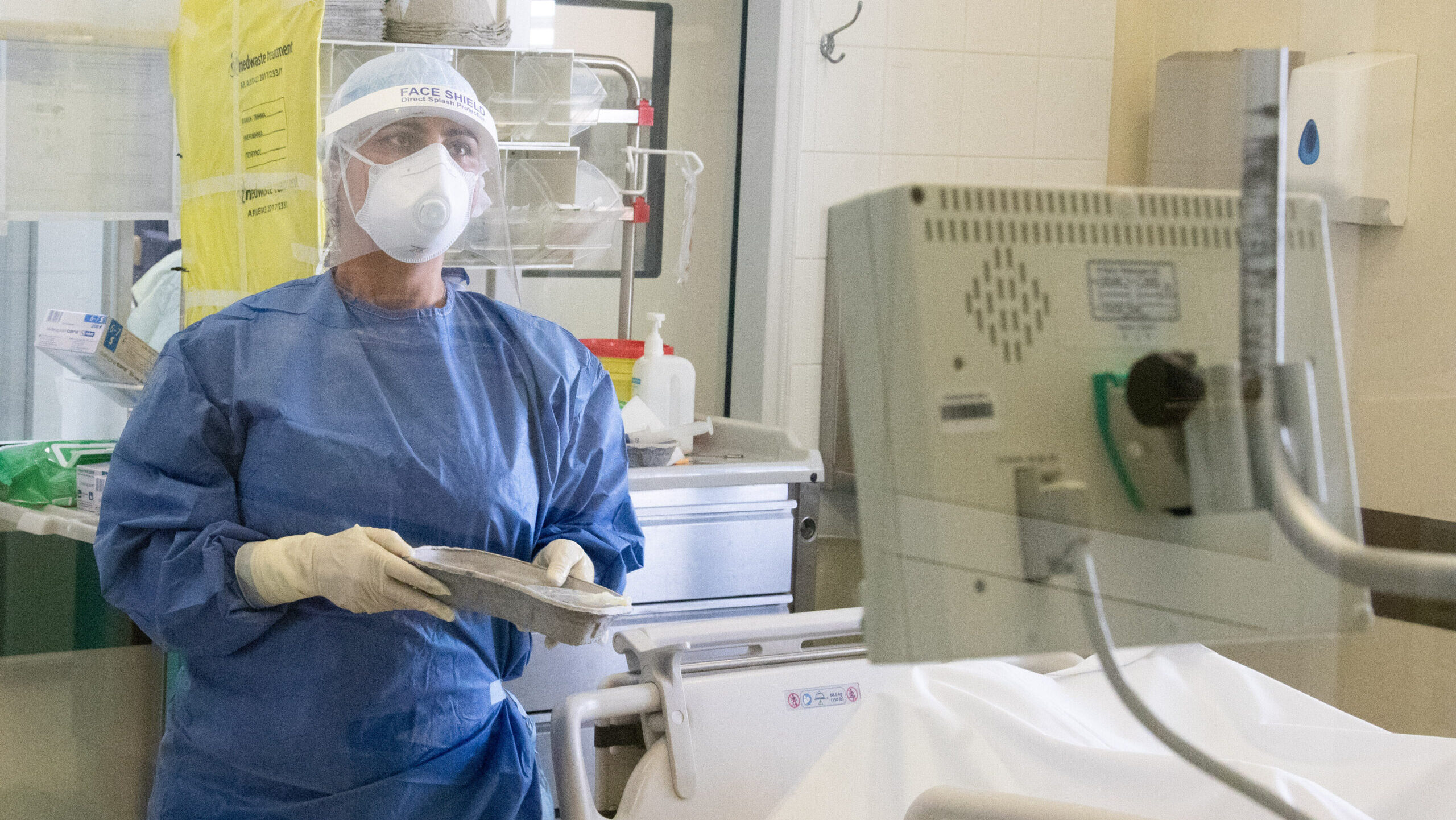 &laquo;&Tau;&omicron; &nu;&epsilon;&rho;ό &delta;ί&pi;&lambda;&alpha; &tau;&eta;&sigmaf; ή&tau;&alpha;&nu; &sigma;&phi;&rho;&alpha;&gamma;&iota;&sigma;&mu;έ&nu;&omicron;&raquo;: &Kappa;&alpha;&tau;&alpha;&gamma;&gamma;&epsilon;&lambda;ί&epsilon;&sigmaf;-&sigma;&omicron;&kappa; &alpha;&pi;ό &sigma;&upsilon;&gamma;&gamma;&epsilon;&nu;&epsilon;ί&sigmaf; &gamma;&upsilon;&nu;&alpha;ί&kappa;&alpha;&sigmaf; &pi;&omicron;&upsilon; &xi;&epsilon;&psi;ύ&chi;&eta;&sigma;&epsilon; &sigma;&tau;&omicron; &Gamma;&Nu; &Lambda;ά&rho;&nu;&alpha;&kappa;&alpha;&sigmaf;