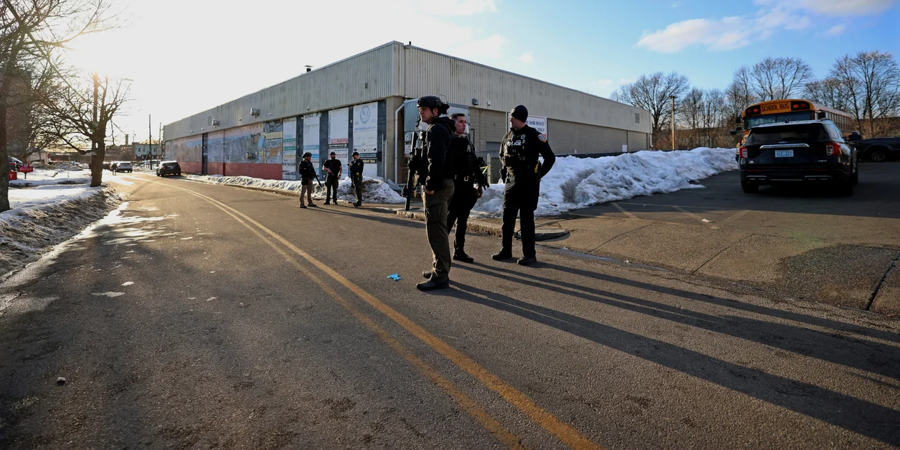 ΒΙΝΤΕΟ: Μακελειό σε παιδικό αγώνα χόκεϊ στο Ρόουντ Άιλαντ, τρεις νεκροί από πυροβολισμούς