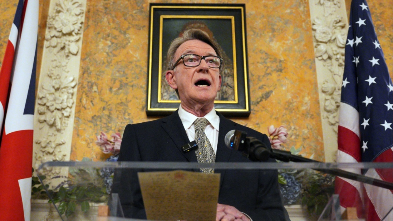 Ελεύθερος με εγγύηση ο Βρετανός πρώην πρέσβης Μάντελσον μετά τη σύλληψή του για την υπόθεση Επστάιν