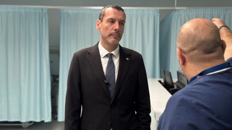 «Οφείλουμε σεβασμό κι ενσυναίσθηση»: Σεμινάριο συμπεριφοράς στα δημόσια νοσηλευτήρια, πώς απαντά στις καταγγελίες ο Υπουργός