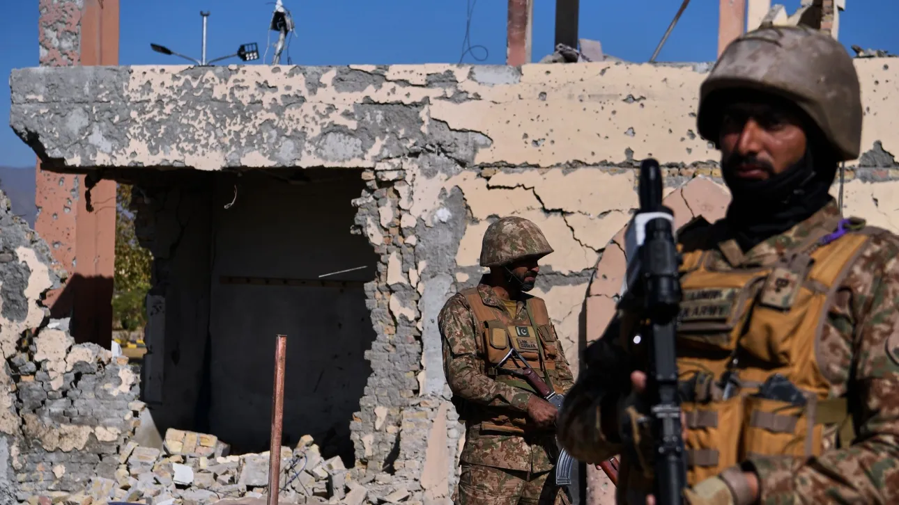 Το Πακιστάν κήρυξε ανοιχτό πόλεμο κατά των Ταλιμπάν στο Αφγανιστάν, βομβαρδισμοί στην Καμπούλ (ΒΙΝΤΕΟ)