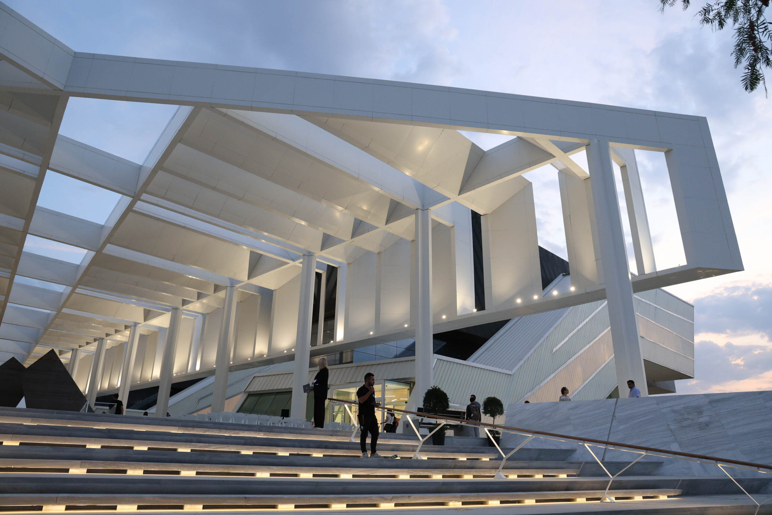 &Eta; &alpha;&pi;ά&nu;&tau;&eta;&sigma;&eta; &tau;&omicron;&upsilon; &Pi;&alpha;&nu;&epsilon;&pi;&iota;&sigma;&tau;&eta;&mu;ί&omicron;&upsilon; &Kappa;ύ&pi;&rho;&omicron;&upsilon; &sigma;&tau;&eta;&nu; &Epsilon;&lambda;&epsilon;&gamma;&kappa;&tau;&iota;&kappa;ή, &delta;&iota;&alpha;&phi;&omega;&nu;&epsilon;ί &mu;&epsilon; &tau;&alpha; &laquo;&pi;&epsilon;&rho;ί &alpha;&delta;&upsilon;&nu;&alpha;&mu;ί&alpha;&sigmaf; &delta;&iota;&alpha;&chi;&epsilon;ί&rho;&iota;&sigma;&eta;&sigmaf; έ&rho;&gamma;&omega;&nu;&raquo;