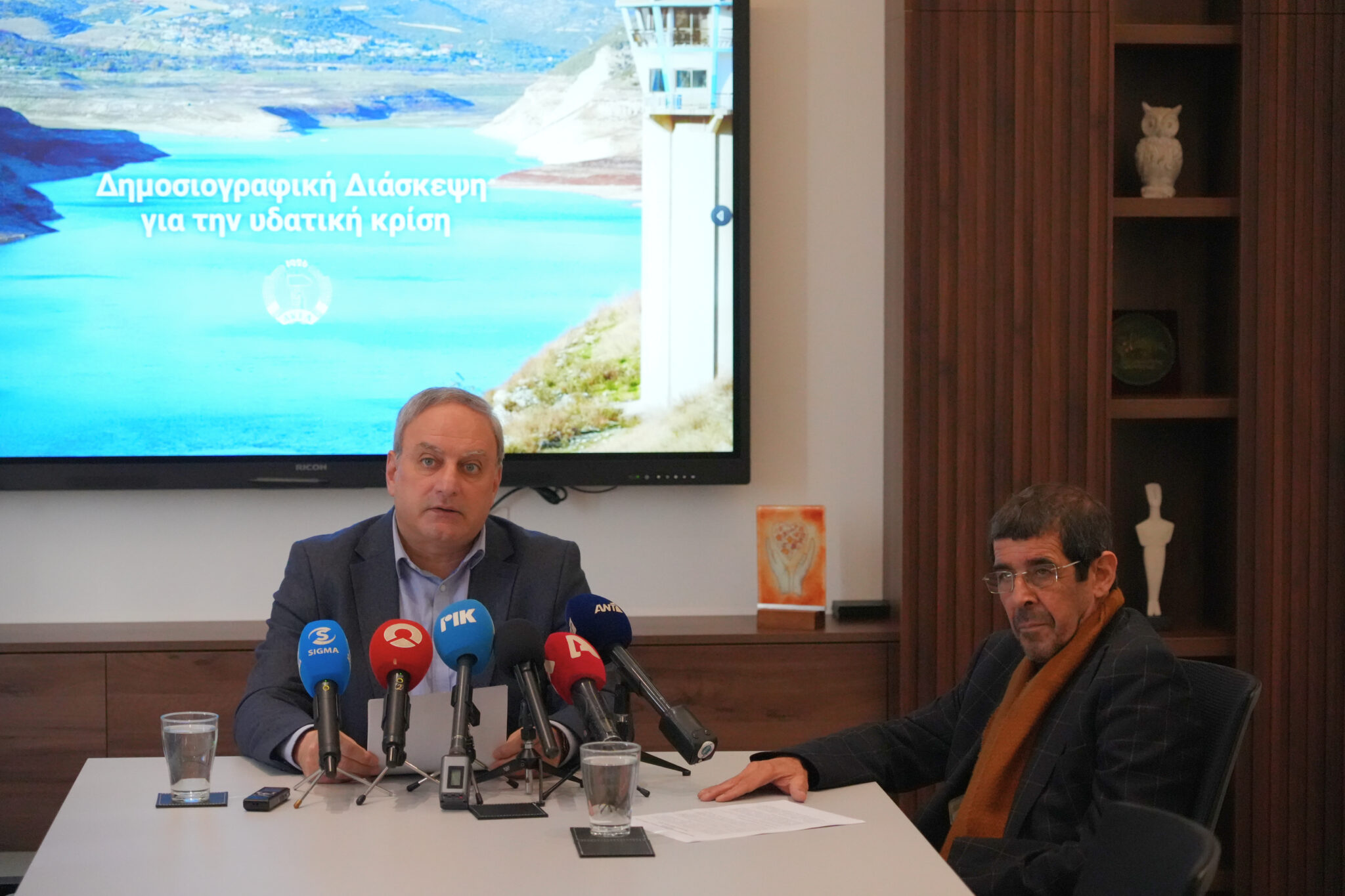 «Πληρώνουμε την ανικανότητα»: Σφοδρή κριτική Στεφάνου στις κυβερνήσεις Αναστασιάδη-Χριστοδουλίδη για το υδατικό