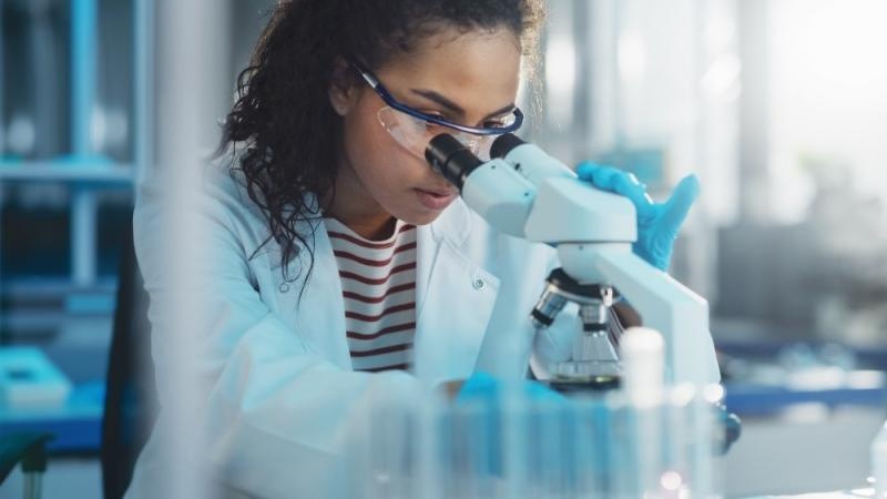 &Sigma;&tau;&omicron; 42,3% &eta; &sigma;&upsilon;&mu;&mu;&epsilon;&tau;&omicron;&chi;ή &gamma;&upsilon;&nu;&alpha;&iota;&kappa;ώ&nu; &epsilon;&pi;&iota;&sigma;&tau;&eta;&mu;ό&nu;&omega;&nu; &kappa;&alpha;&iota; &mu;&eta;&chi;&alpha;&nu;&iota;&kappa;ώ&nu; &sigma;&tau;&eta;&nu; &Kappa;ύ&pi;&rho;&omicron;