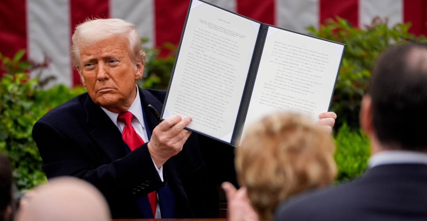 Οι ΗΠΑ σταματούν την είσπραξη δασμών που κρίθηκαν παράνομοι από το Ανώτατο Δικαστήριο