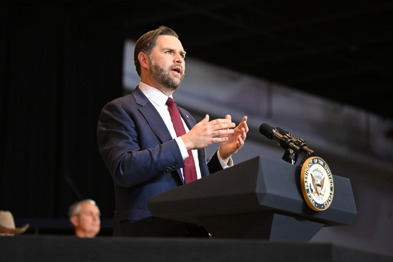 Βανς: Ο Τραμπ προτιμά μια διπλωματική λύση με το Ιράν