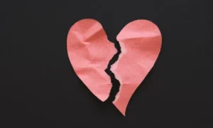 Αγαπημένο ζευγάρι της ελληνικής showbiz χώρισε μετά από 25 χρόνια κοινής ζωής και 2 παιδιά