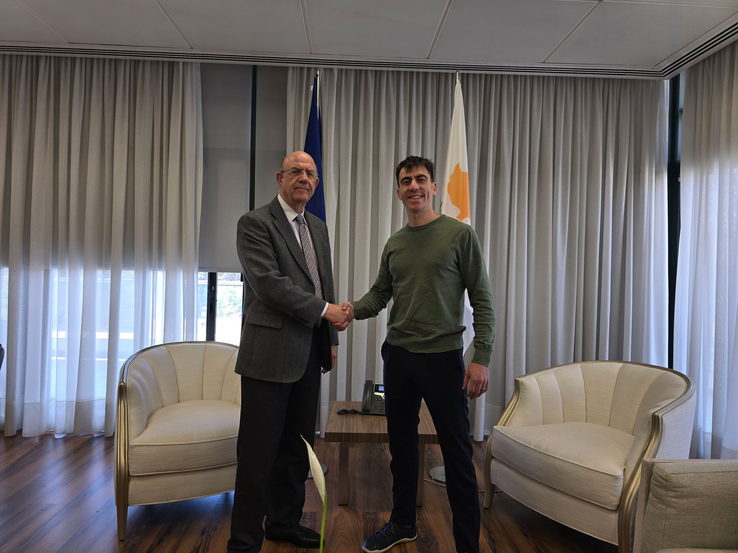 Έ&xi;&iota; &epsilon;&kappa;&alpha;&tau;&omicron;&mu;&mu;ύ&rho;&iota;&alpha; &epsilon;&upsilon;&rho;ώ &eta; &laquo;&lambda;&upsilon;&pi;&eta;&tau;&epsilon;&rho;ή&raquo; &gamma;&iota;&alpha; &tau;&alpha; &kappa;&rho;&alpha;&tau;&iota;&kappa;ά &tau;&alpha;&mu;&epsilon;ί&alpha; &alpha;&nu; &omicron; &Phi;&epsilon;&iota;&delta;ί&alpha;&sigmaf; &epsilon;&kappa;&lambda;&epsilon;&gamma;&epsilon;ί &Beta;&omicron;&upsilon;&lambda;&epsilon;&upsilon;&tau;ή&sigmaf;