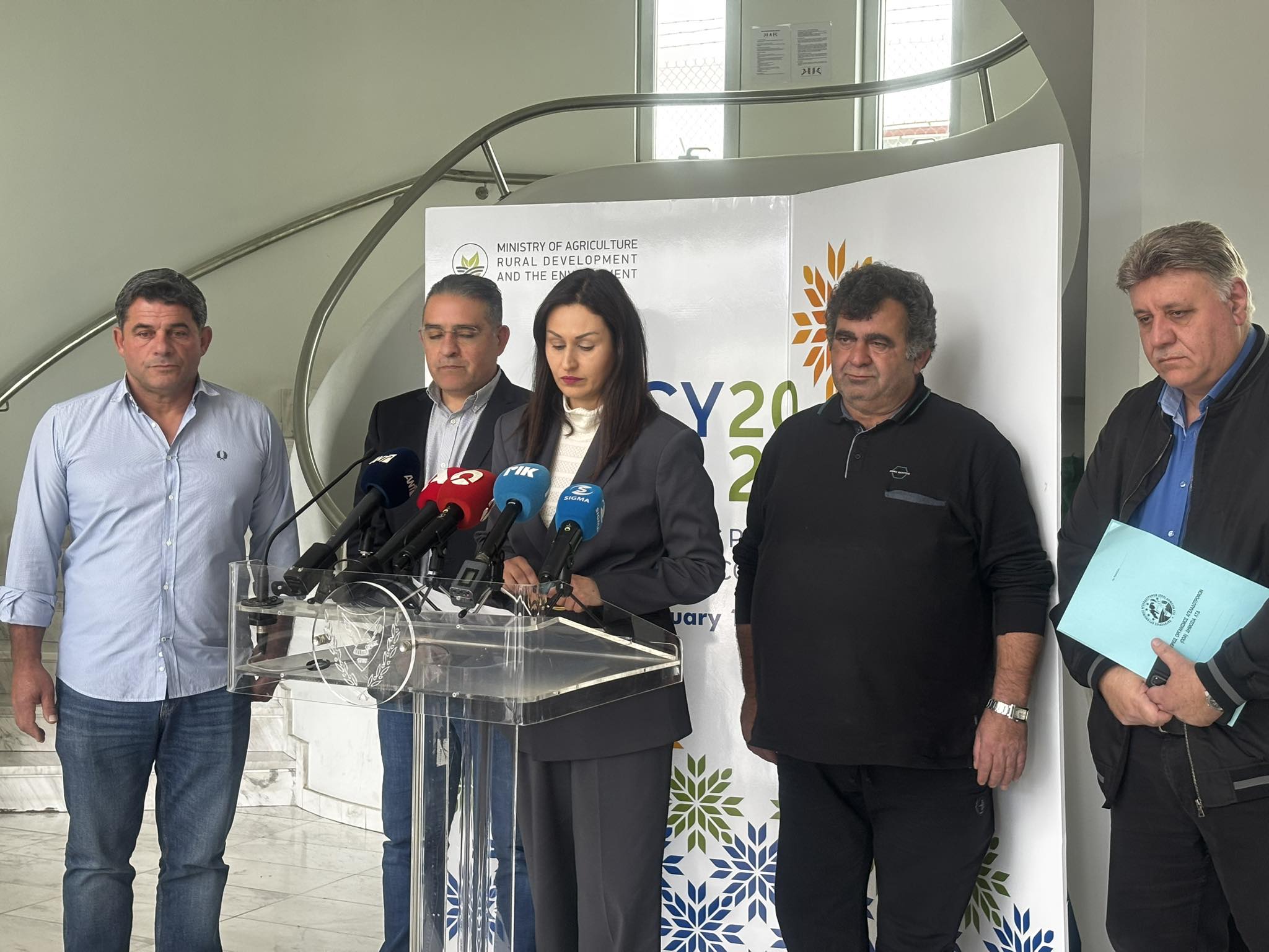 «Εάν κάτι δεν έγινε σωστά, θα φανεί»: Πως απαντά η Υπουργός Γεωργίας στις επικρίσεις περί ολιγωρίας για τον αφθώδη πυρετό