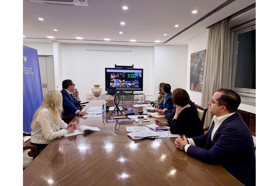 &Kappa;ό&mu;&pi;&omicron;&sigmaf; &sigma;&tau;&omicron; έ&kappa;&tau;&alpha;&kappa;&tau;&omicron; &Sigma;&upsilon;&mu;&beta;&omicron;ύ&lambda;&iota;&omicron; &Epsilon;&xi;&omega;&tau;&epsilon;&rho;&iota;&kappa;ώ&nu; &Upsilon;&pi;&omicron;&theta;έ&sigma;&epsilon;&omega;&nu;: &laquo;&Pi;&rho;&omicron;&tau;&epsilon;&rho;&alpha;&iota;ό&tau;&eta;&tau;&alpha; &omicron; &alpha;&sigma;&phi;&alpha;&lambda;ή&sigmaf; &epsilon;&pi;&alpha;&nu;&alpha;&pi;&alpha;&tau;&rho;&iota;&sigma;&mu;ό&sigmaf; &tau;&omega;&nu; &pi;&omicron;&lambda;&iota;&tau;ώ&nu;&raquo;