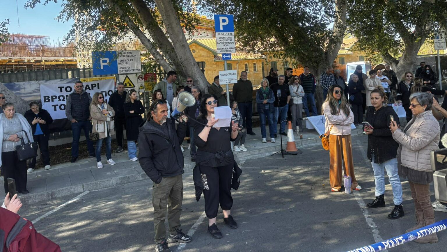 Οι εκποιήσεις και οι μυλόπετρες του λαϊκισμού