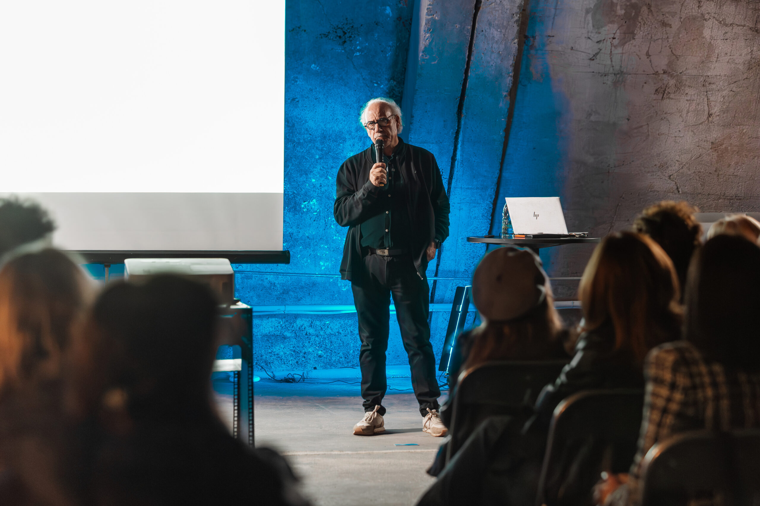 &Omicron;&lambda;&omicron;&kappa;&lambda;&eta;&rho;ώ&theta;&eta;&kappa;&epsilon; &eta; έ&kappa;&theta;&epsilon;&sigma;&eta; From Nature to Structure: Threads of Dialogue