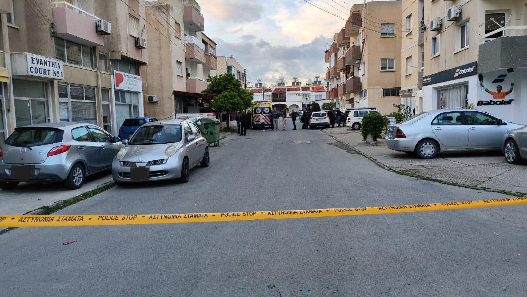 ΦΩΤΟ: Συνελήφθη ο άνδρας με μαχαίρι που απειλούσε γυναίκες από μπαλκόνι στη Λάρνακα