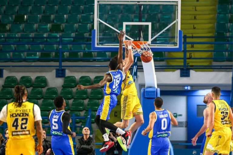 Υπέταξε τον ΑΠΟΕΛ και προκρίθηκε στον τελικό του Κυπέλλου η ΑΕΛ