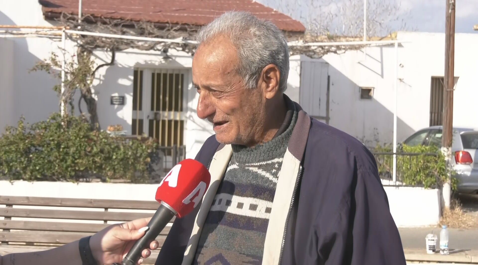 «Γιατί να φύω, έχει κανέναν που εννα πεθάνει δυο φορές;»: Τι λένε στον Alpha κάτοικοι που δεν εγκατέλειψαν το Ακρωτήρι