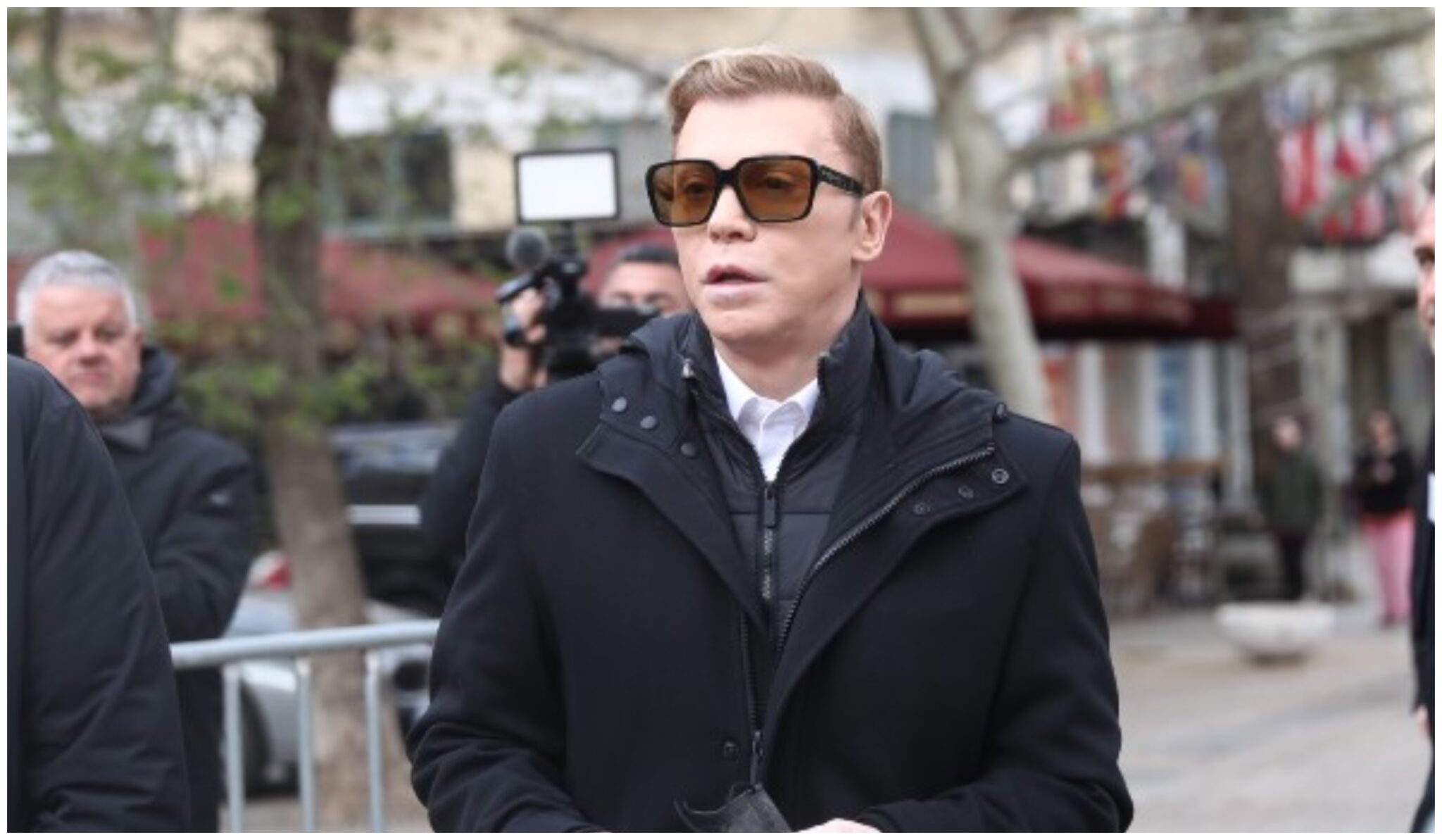 Κηδεία Μαρινέλλας: Τραγική φιγούρα ο Τάκης Ζαχαράτος – Σκυμμένος πάνω από το φέρετρό της (ΦΩΤΟ)