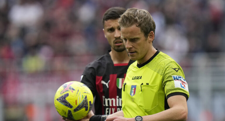 Ο διαιτητής στο Ελλάδα-Παραγουάη