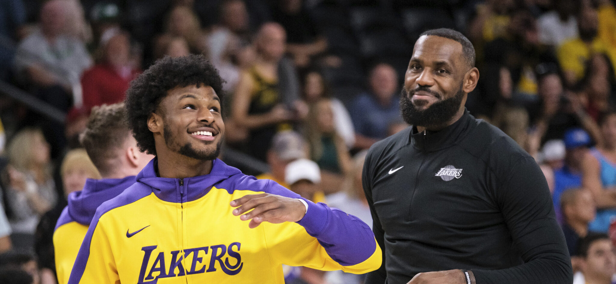 ΛεΜπρόν και Μπρόνι έγραψαν ιστορία, με την πρώτη ασίστ πατέρα-γιου στο NBA (ΒΙΝΤΕΟ)