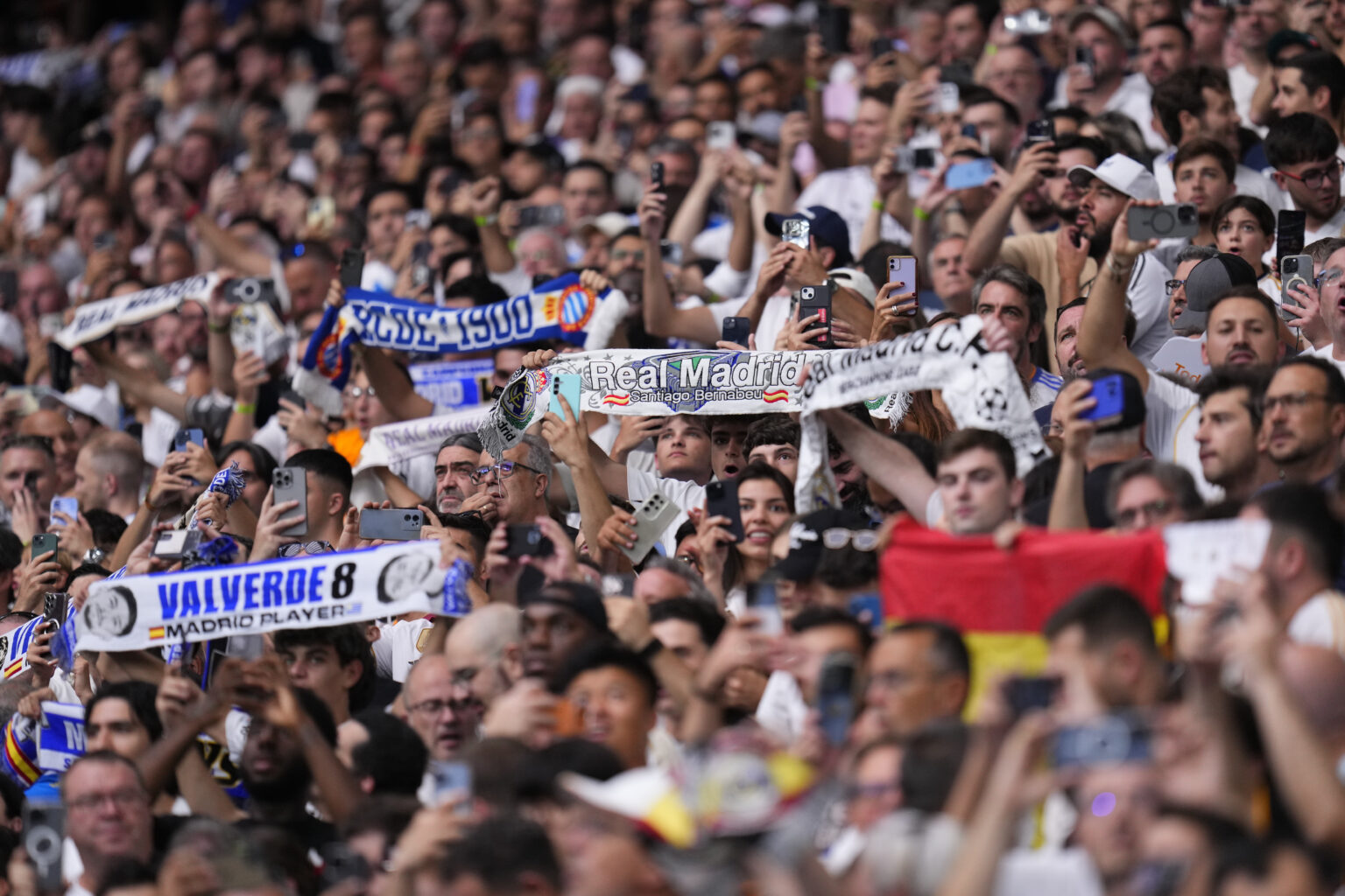 Η UEFA τιμώρησε τη Ρεάλ Μαδρίτης με κλείσιμο μέρους κερκίδας του «Μπερναμπέου» για ρατσιστική συμπεριφορά οπαδών της