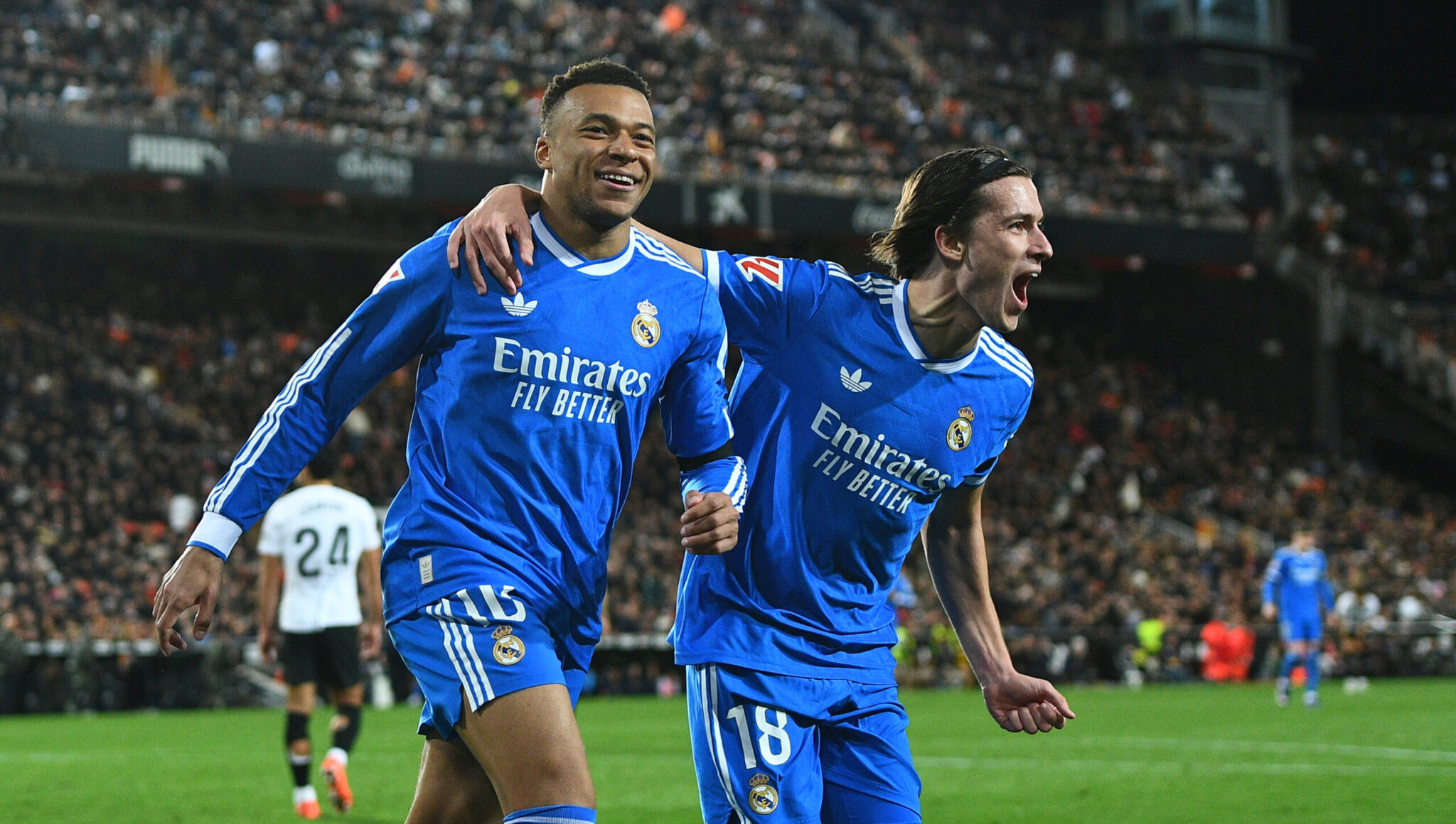 Εμπαπέ και Καρέρας χάνουν τον πρώτο αγώνα με τη Μάντσεστερ Σίτι