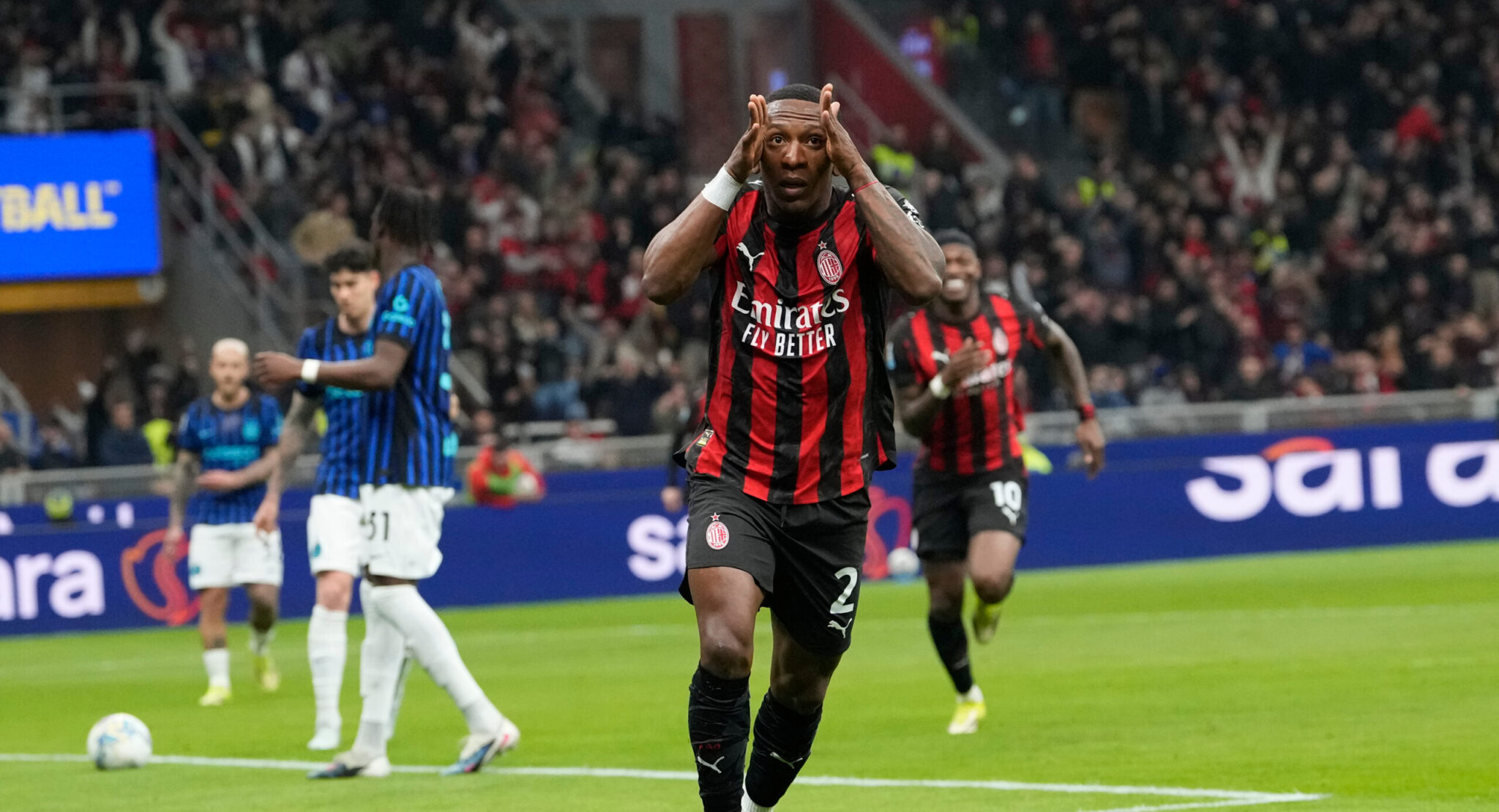 Ένα δίλεπτο κι ένα… χέρι στο 95′ οδήγησαν τη Μίλαν στο -7 με θρίαμβο στο Derby della Madonnina