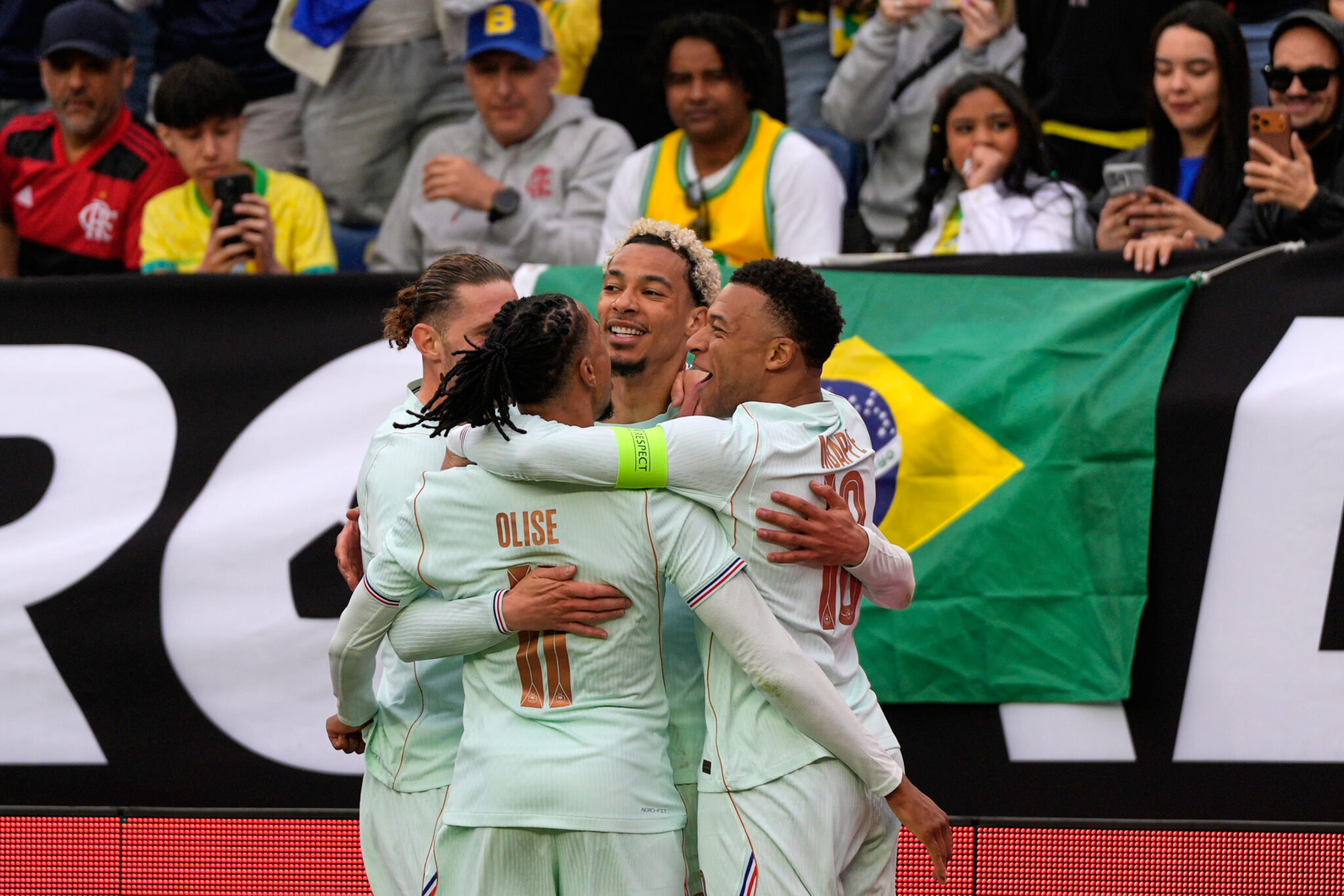 Πήρε τη φιλική ντερμπάρα με τη Βραζιλία η Γαλλία των δέκα παικτών