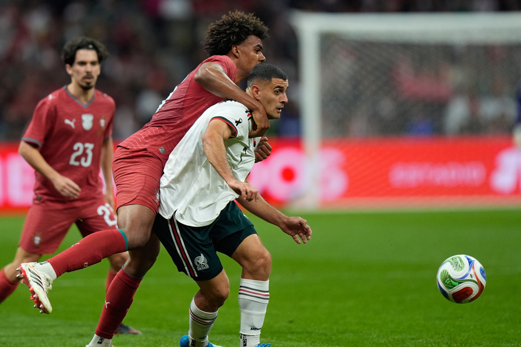 Φιλική ισοπαλία μεταξύ Μεξικού και Πορτογαλίας, δεν έπαιξε ο Οτσόα-Τραγωδία με θάνατο οπαδού