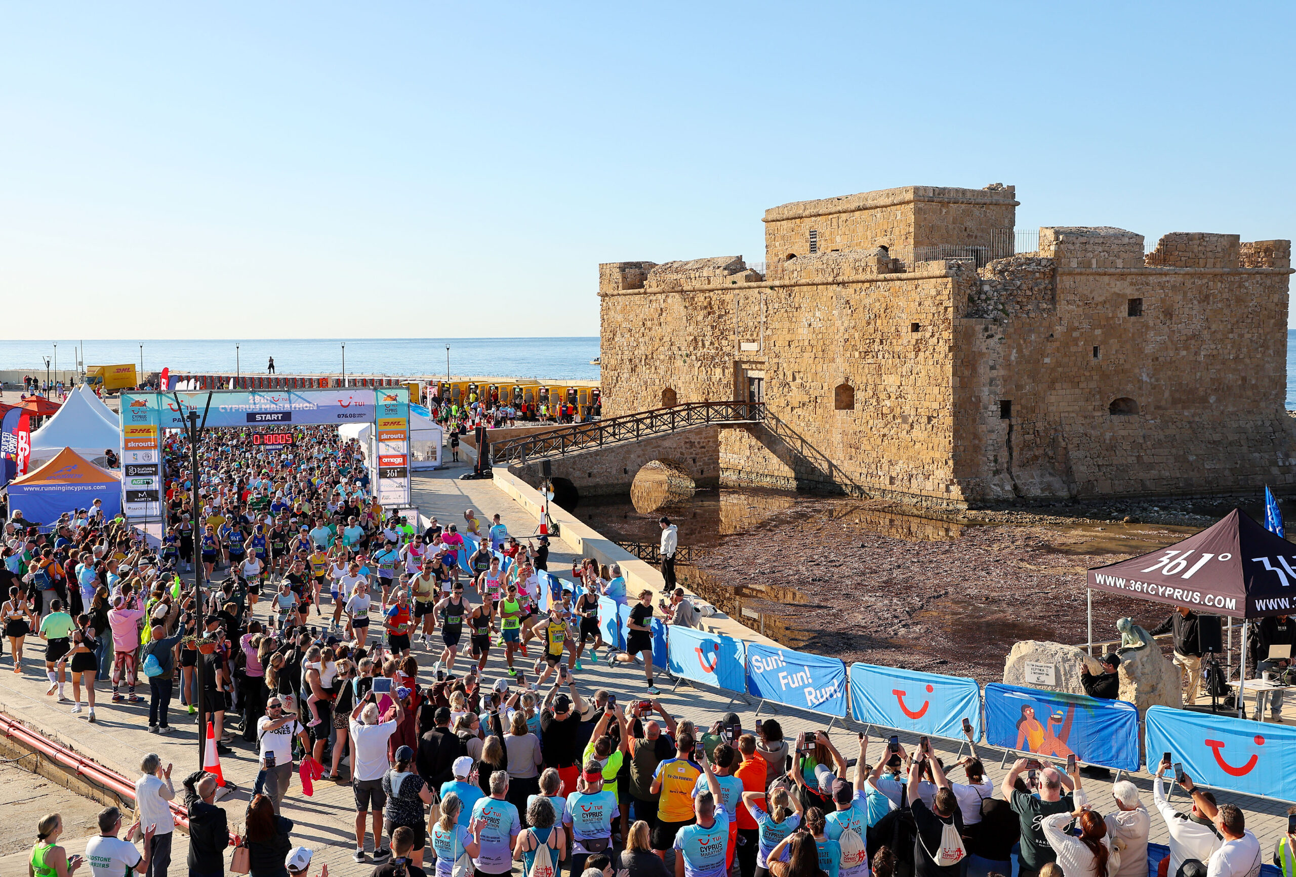 &Mu;&epsilon; &tau;&epsilon;&rho;ά&sigma;&tau;&iota;&alpha; &epsilon;&pi;&iota;&tau;&upsilon;&chi;ί&alpha; &kappa;&alpha;&iota; &nu;έ&omicron; &rho;&epsilon;&kappa;ό&rho; &sigma;&upsilon;&mu;&mu;&epsilon;&tau;&omicron;&chi;ώ&nu; &omicron;&lambda;&omicron;&kappa;&lambda;&eta;&rho;ώ&theta;&eta;&kappa;&epsilon; &omicron; 28&omicron;&sigmaf; TUI Cyprus Marathon &sigma;&tau;&eta;&nu; &Pi;ά&phi;&omicron;