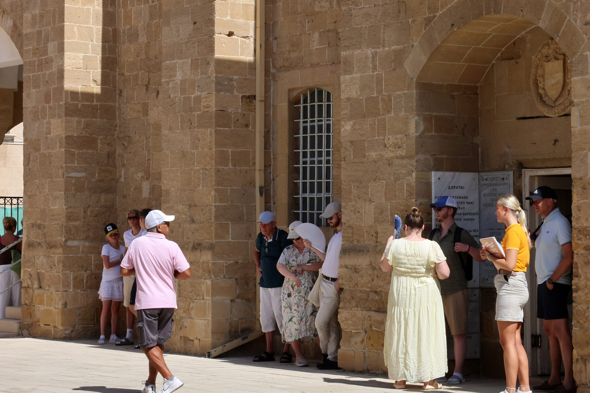 Έκτακτα μέτρα από Υφ. Μετανάστευσης: Παράταση στην ισχύ εγγράφων διαμονής αλλοδαπών λόγω Μέσης Ανατολής