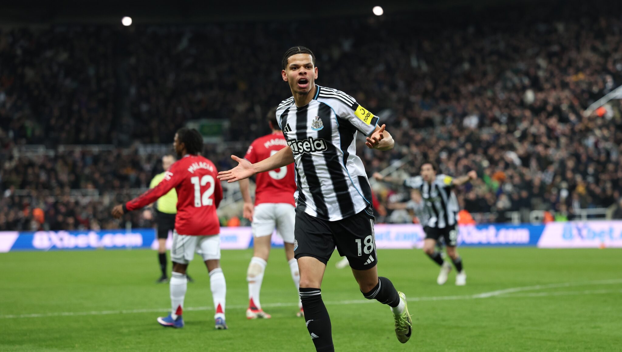 Ατσάλινη Νιούκαστλ των δέκα παικτών, σόκαρε τη Γιουνάιτεντ με γκολάρα στο 90′!