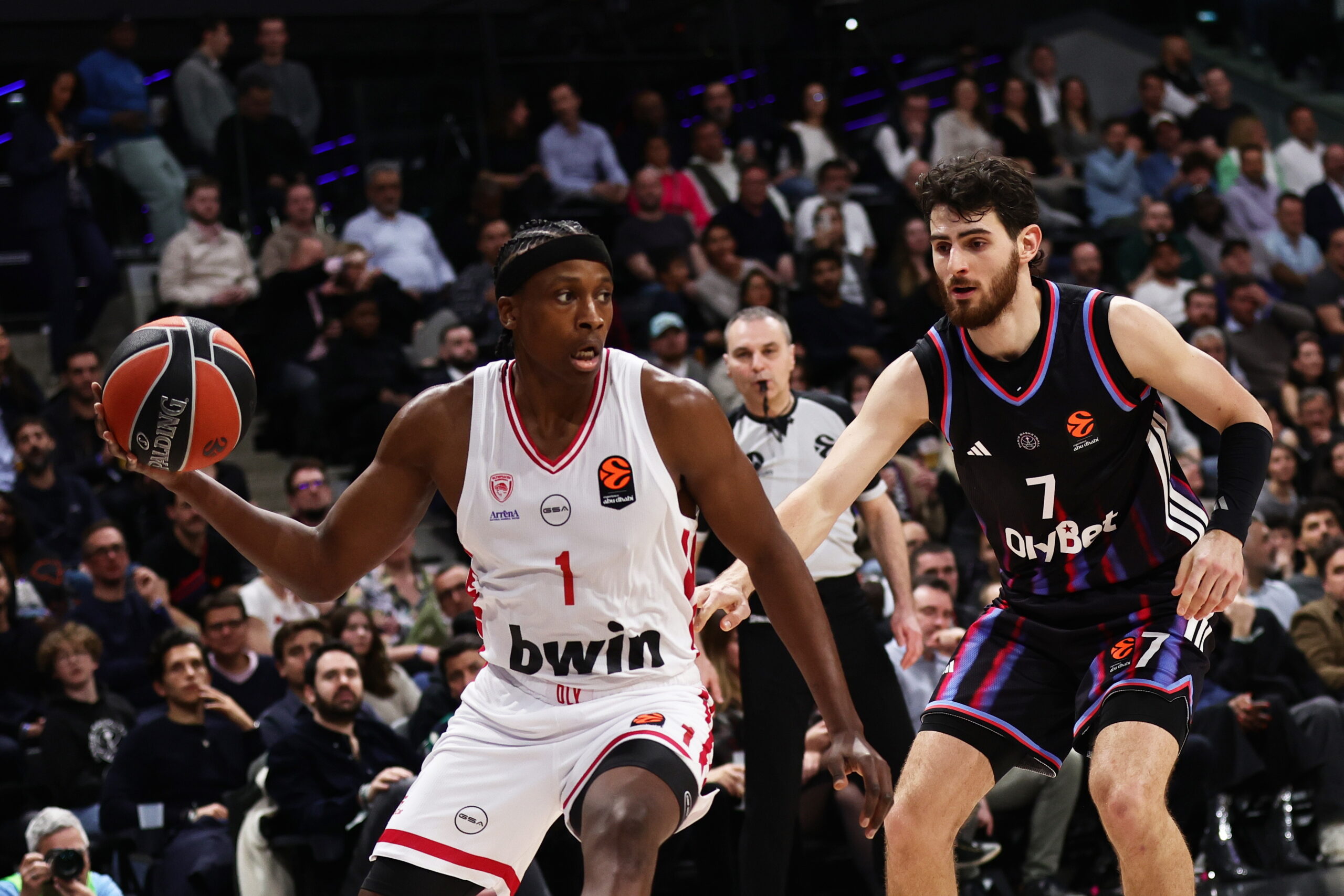 Σαρωτικός Ολυμπιακός, έσβησε με «κατοστάρα» τα… 101 κεράκια στο Παρίσι και φουλάρει για πλεονέκτημα