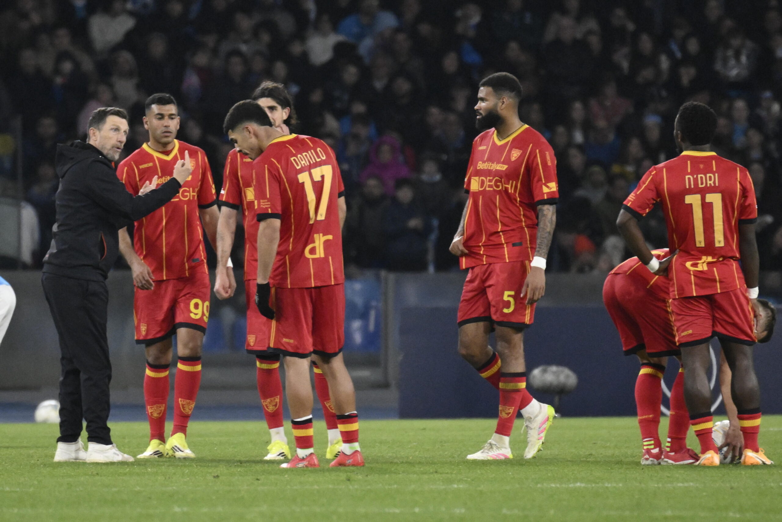 Σοκ στο Νάπολι-Λέτσε: Ο Μπαντά κατέρρευσε πιάνοντας το στήθος του και αποχώρησε με ασθενοφόρο