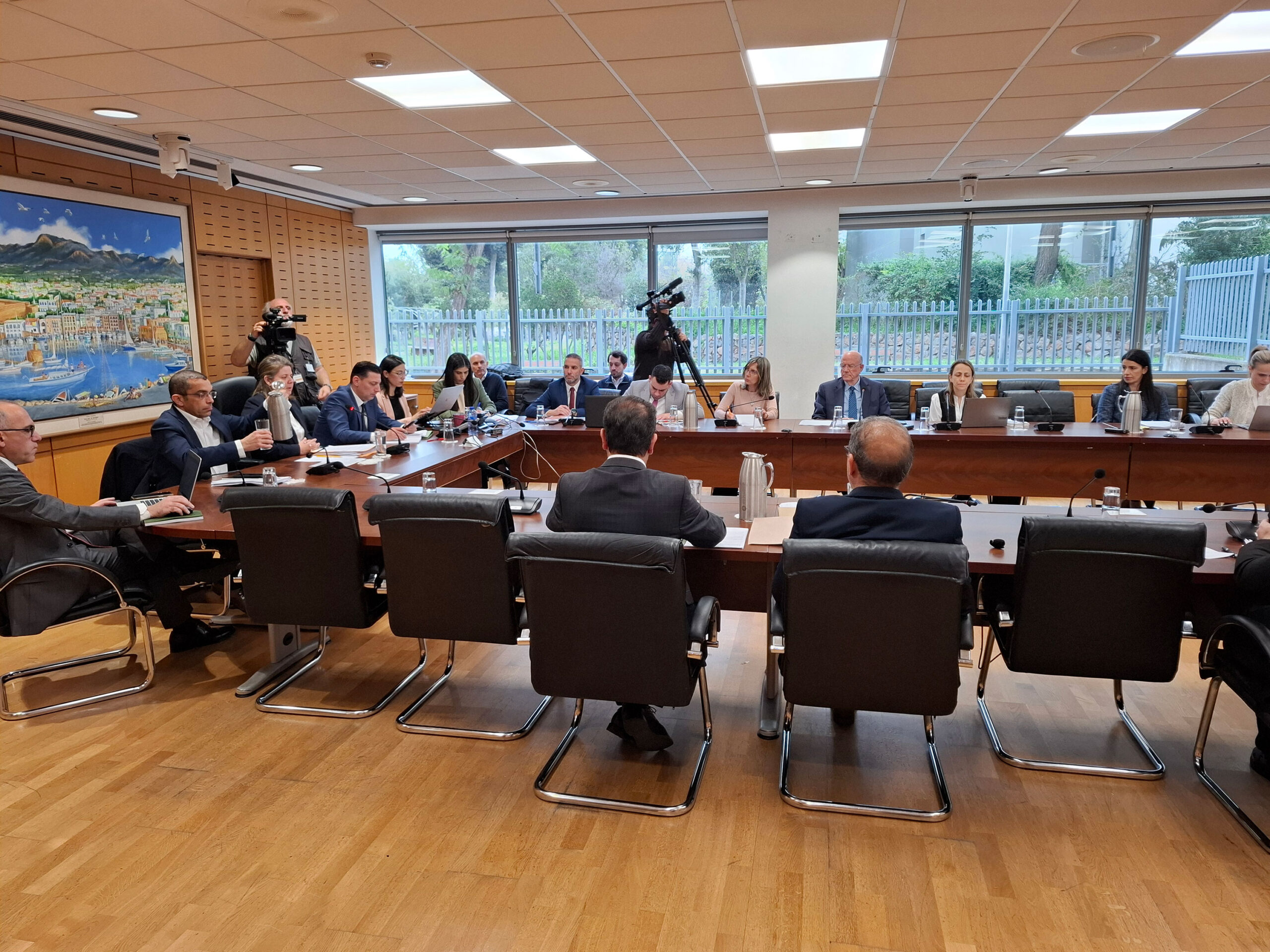 &Kappa;&alpha;&tau;&alpha;&tau;ί&theta;&epsilon;&nu;&tau;&alpha;&iota; &sigma;&tau;&eta;&nu; &Omicron;&lambda;&omicron;&mu;έ&lambda;&epsilon;&iota;&alpha; &delta;ύ&omicron; &nu;&omicron;&mu;&omicron;&sigma;&chi;έ&delta;&iota;&alpha; &Upsilon;&Pi;&Omicron;&Iota;&Kappa; &gamma;&iota;&alpha; &epsilon;&kappa;&pi;&omicron;&iota;ή&sigma;&epsilon;&iota;&sigmaf;