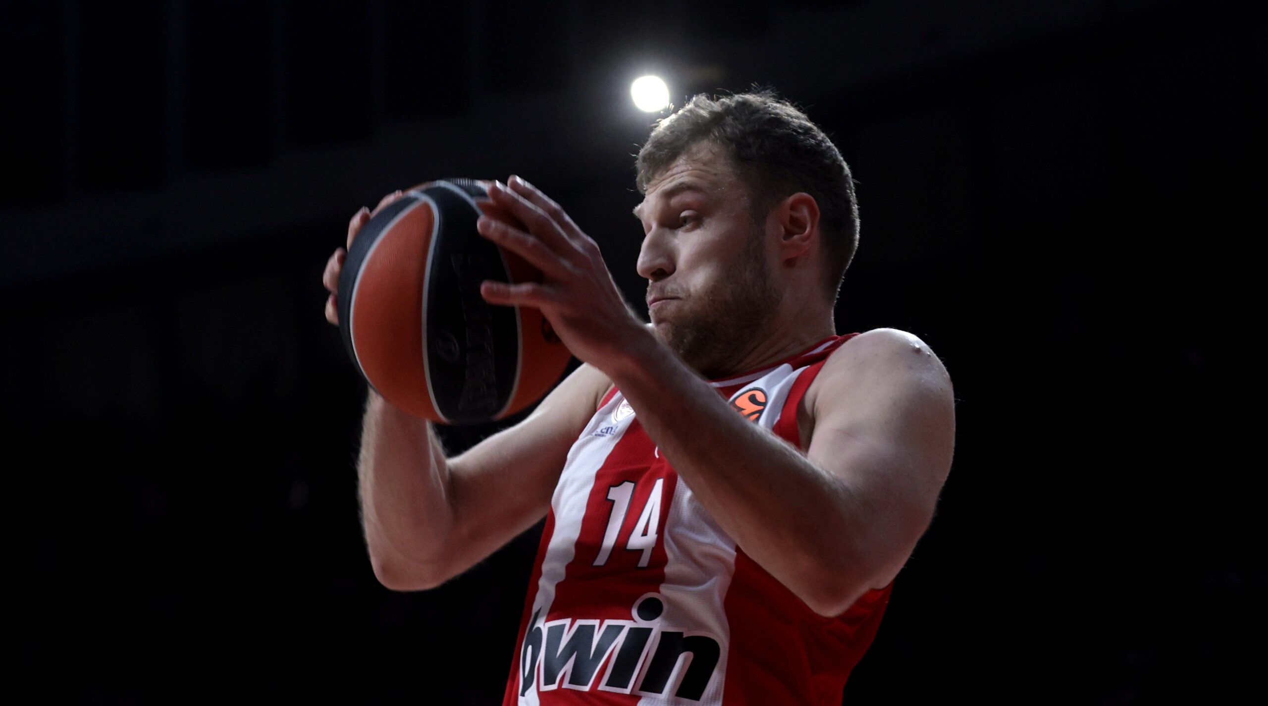 &Beta;&epsilon;&zeta;έ&nu;&kappa;&omicron;&phi; &omicron; &pi;&rho;ώ&tau;&omicron;&sigmaf; &sigma;&kappa;ό&rho;&epsilon;&rho; &tau;&eta;&sigmaf; &sigma;&epsilon;&zeta;ό&nu; &sigma;&tau;&eta;&nu; &Epsilon;&upsilon;&rho;&omega;&lambda;ί&gamma;&kappa;&alpha;